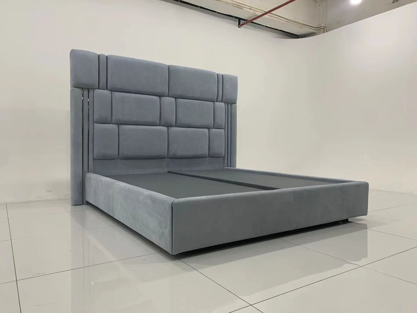 Italian luxury top leather high-end custom Italian design modern master bedroom large high back villa luxury bed