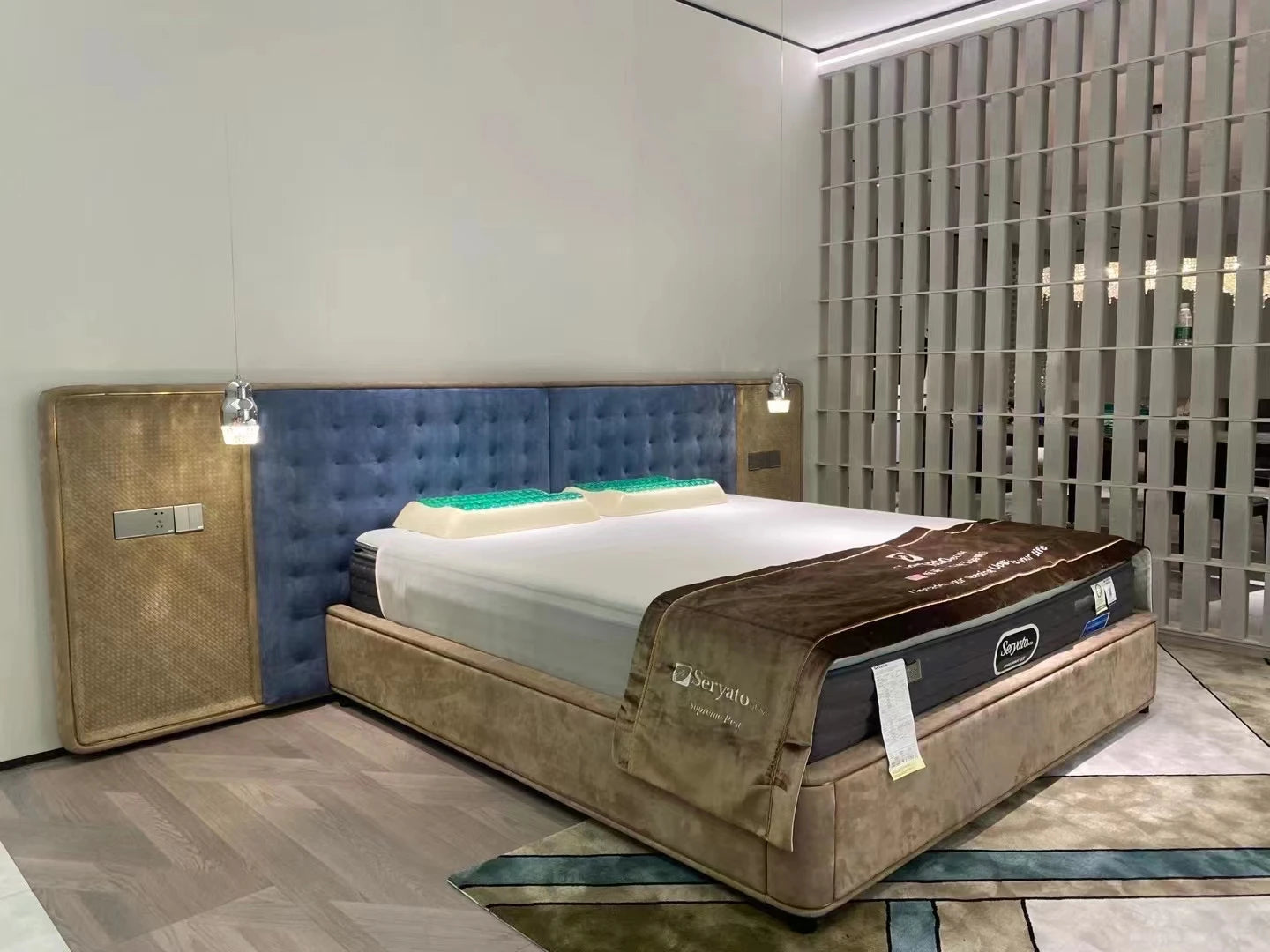 Italian designer luxury queen bed modern widescreen high-end atmosphere master bedroom villa wedding wooden frame bed