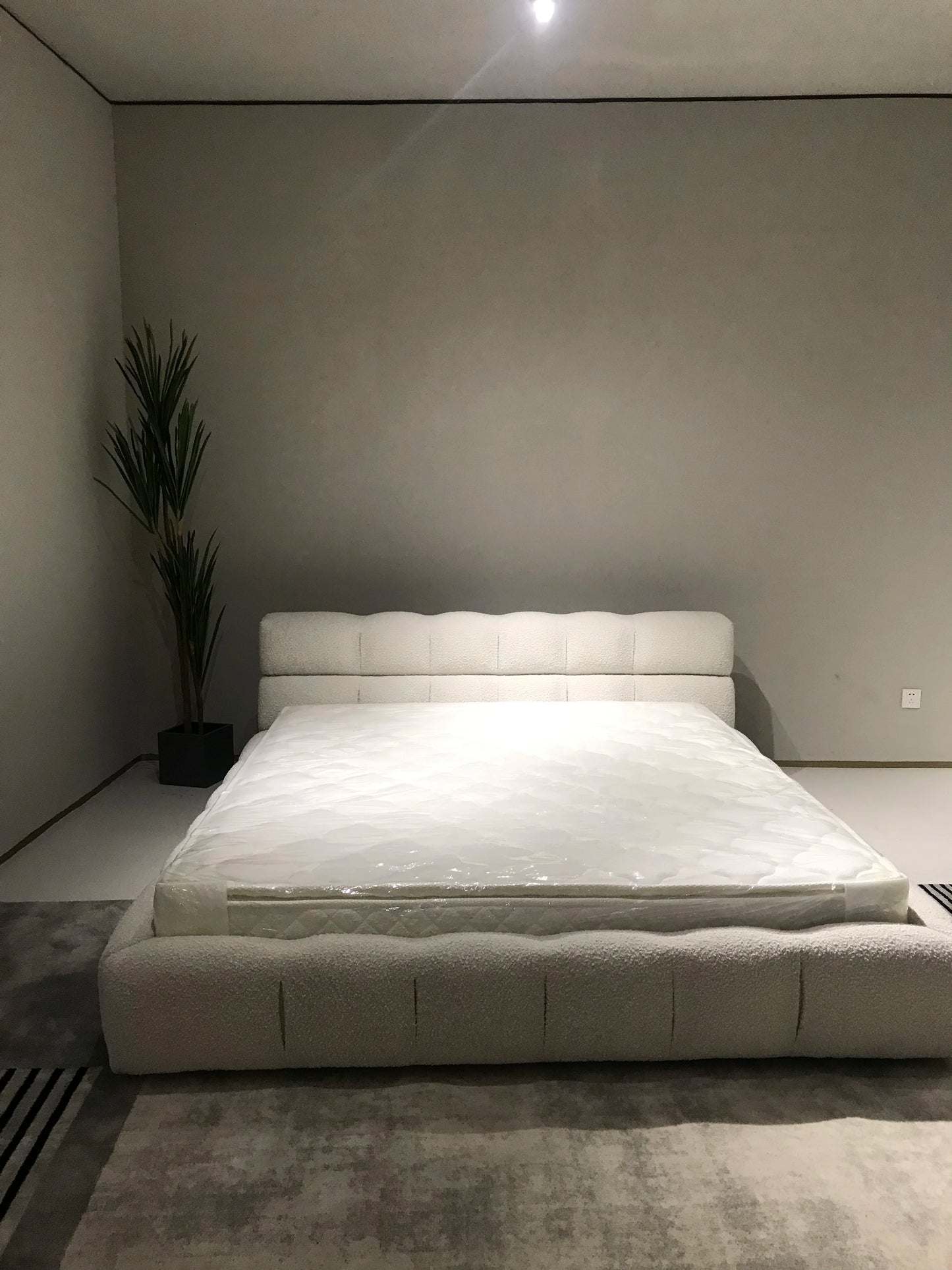 Tufted Puff Italian Simple Fabric Large Modern Design Master Bedroom Furniture Large Villa Modern Loft Bed