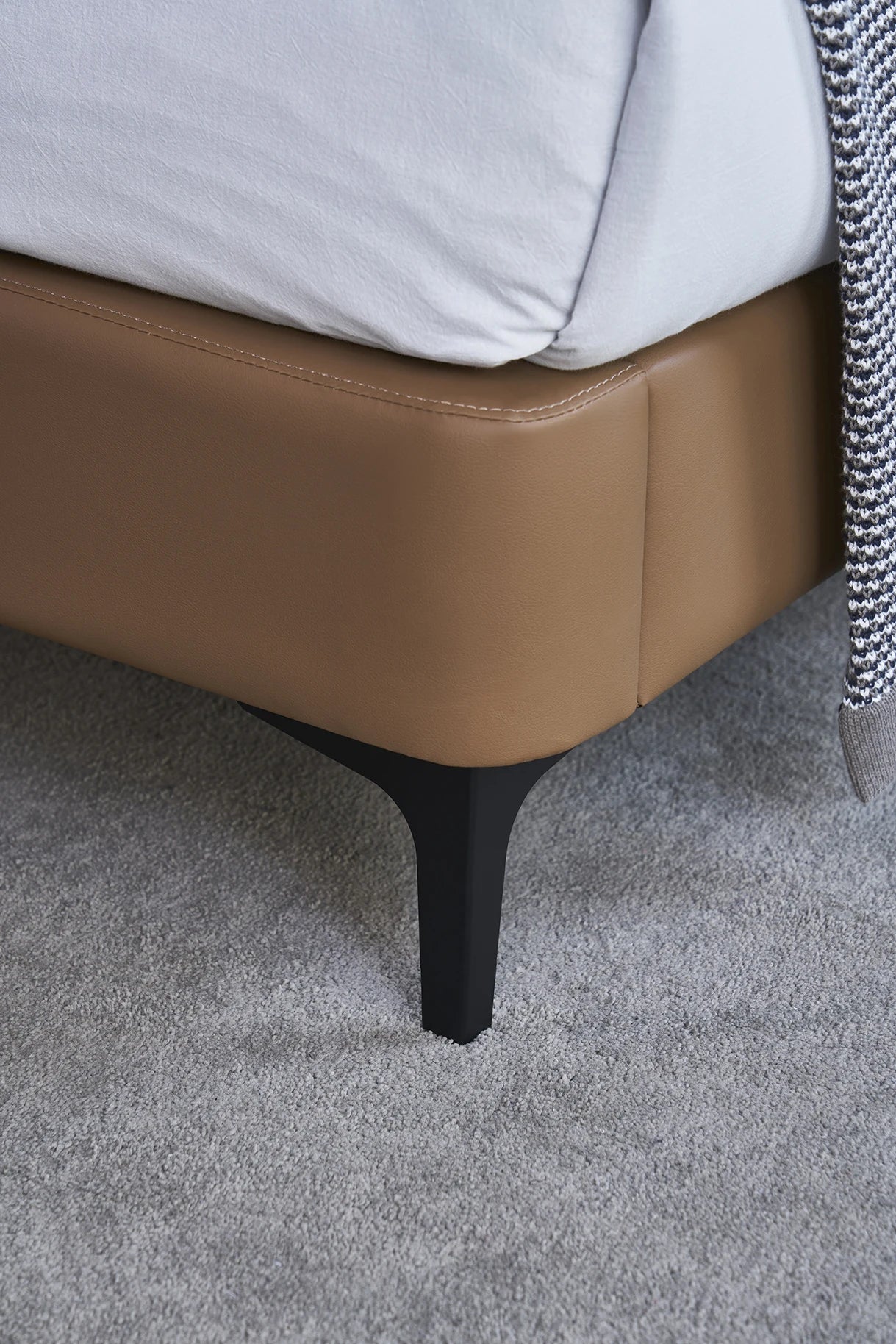 Five start hotel project microfiber leather bedroom furniture villa king size Italian design modern home bed