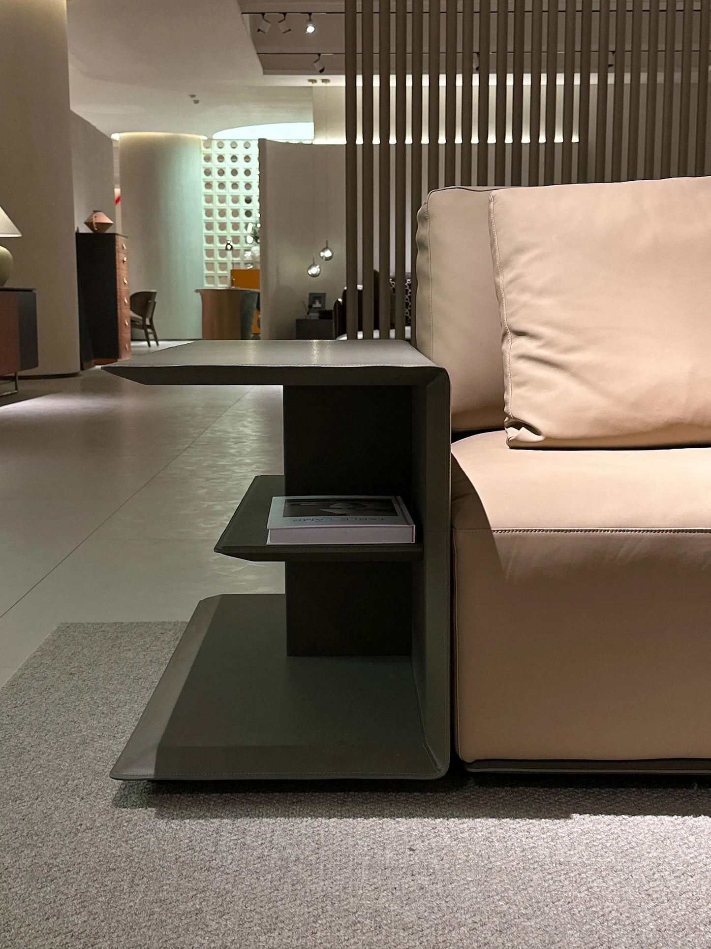 Light luxury design L-shaped large apartment living room leather combination sofa villa interior furniture Italian curved modular sofa