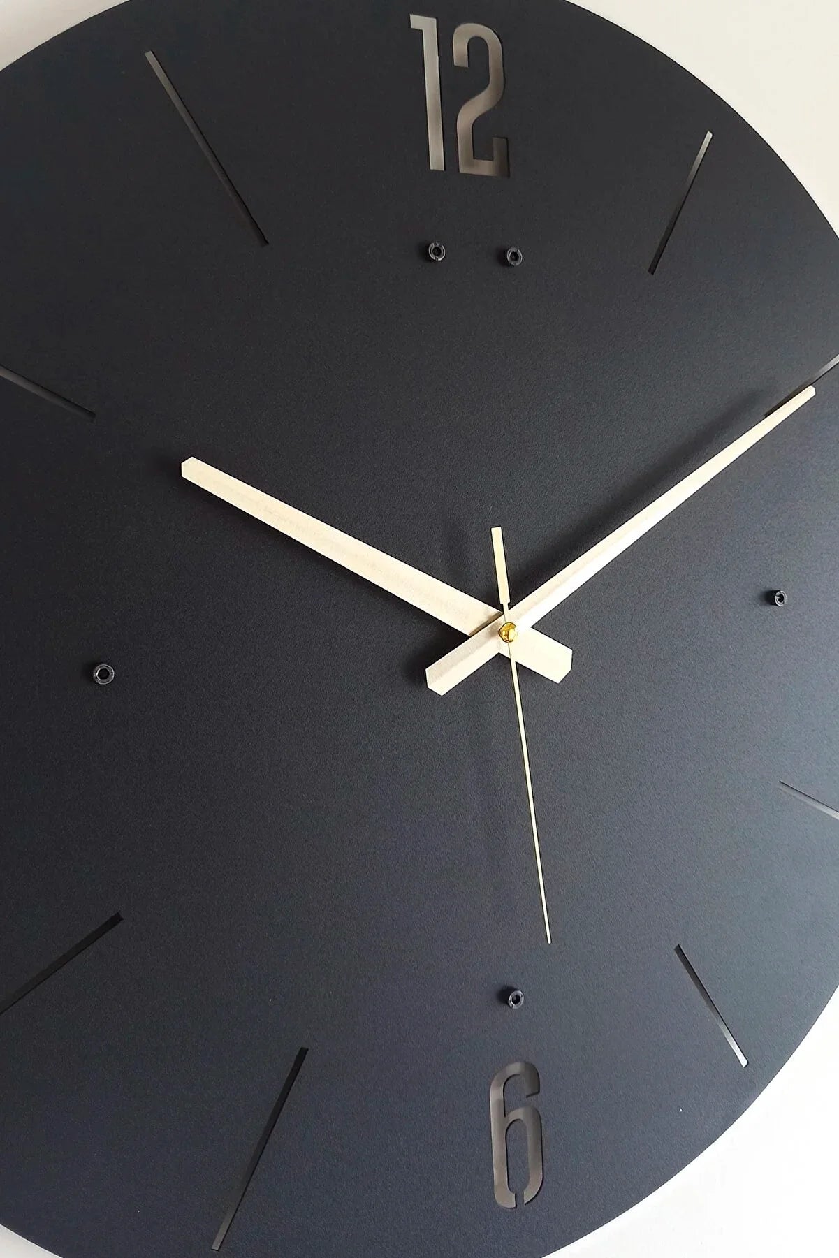 Elegant and Simple Wall Clock