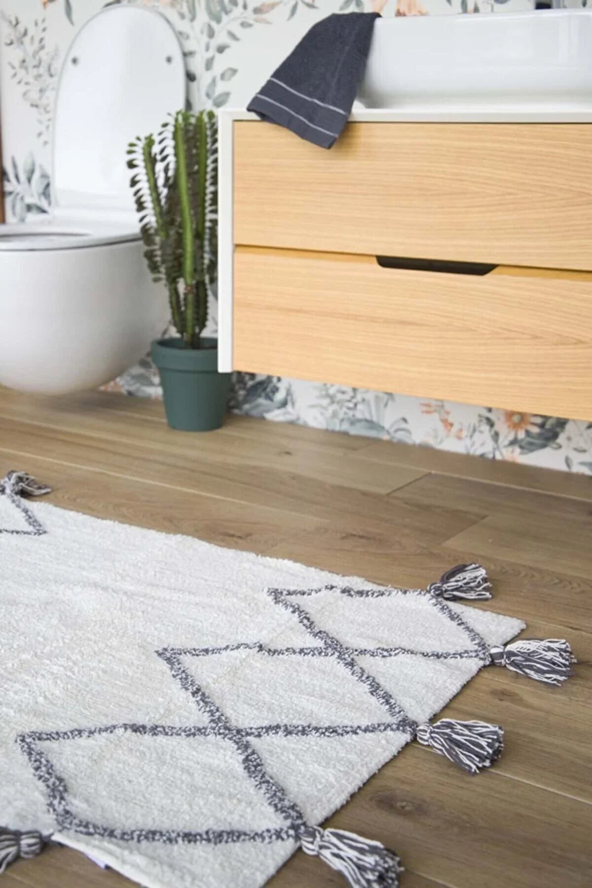 Pompom Bath Mat Set