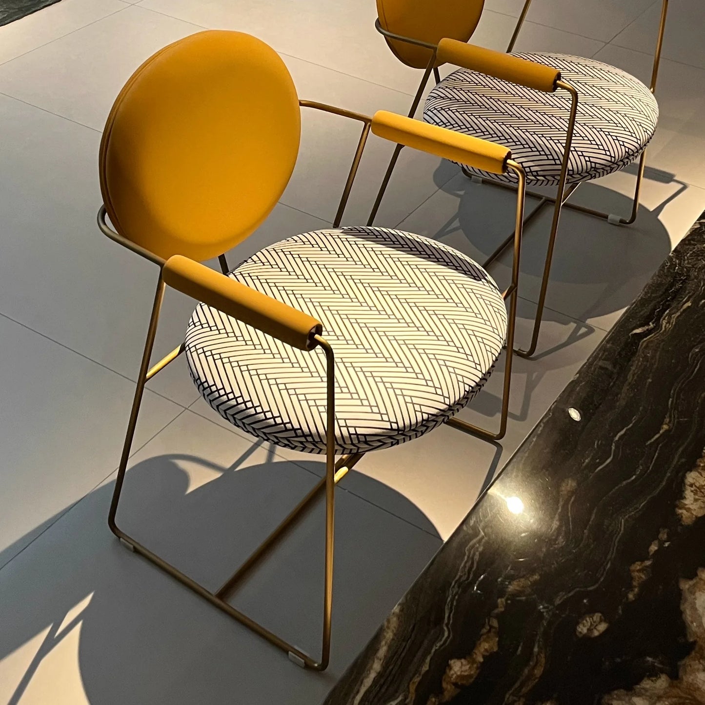 Simple high-end villa leather fabric chair hotel cafe conference chair retractable home light luxury designer dining chair