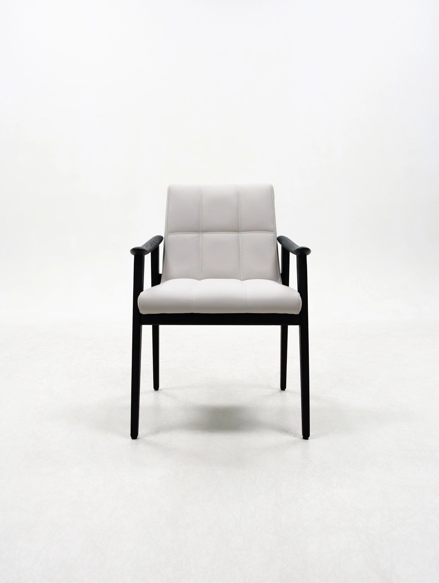 Italian modern minimalist style with leather arms, suitable for home or hotel furniture, solid wood dining chairs, suitable for apartments or villas