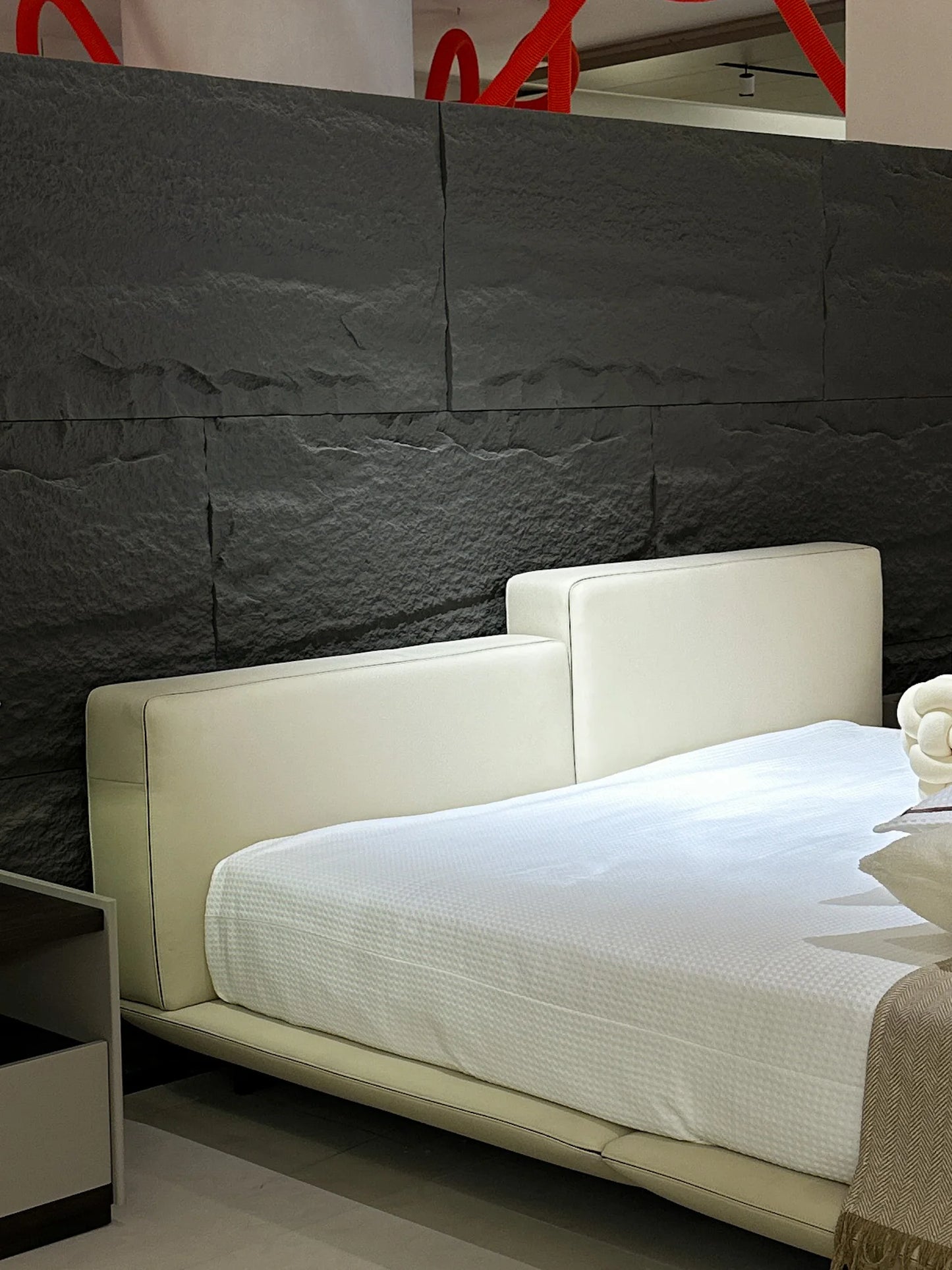 Comfortable Modern Italian Style Leather Double Bed Bedroom High Low Tofu Design Home Fabric Furniture