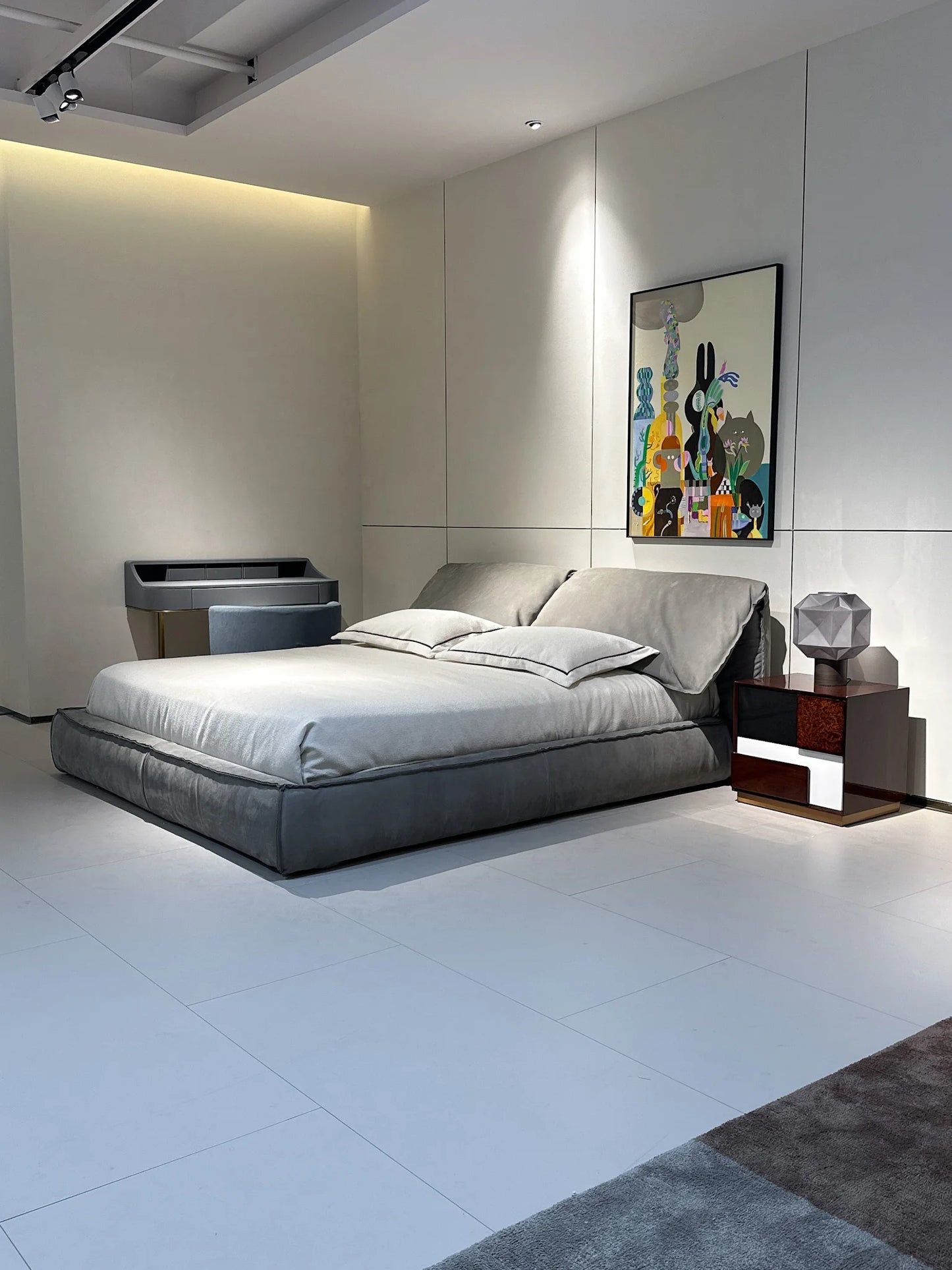 Luxury king bed beautiful leather decoration modern Italian bedroom furniture elephant ears bed fabric cover matte