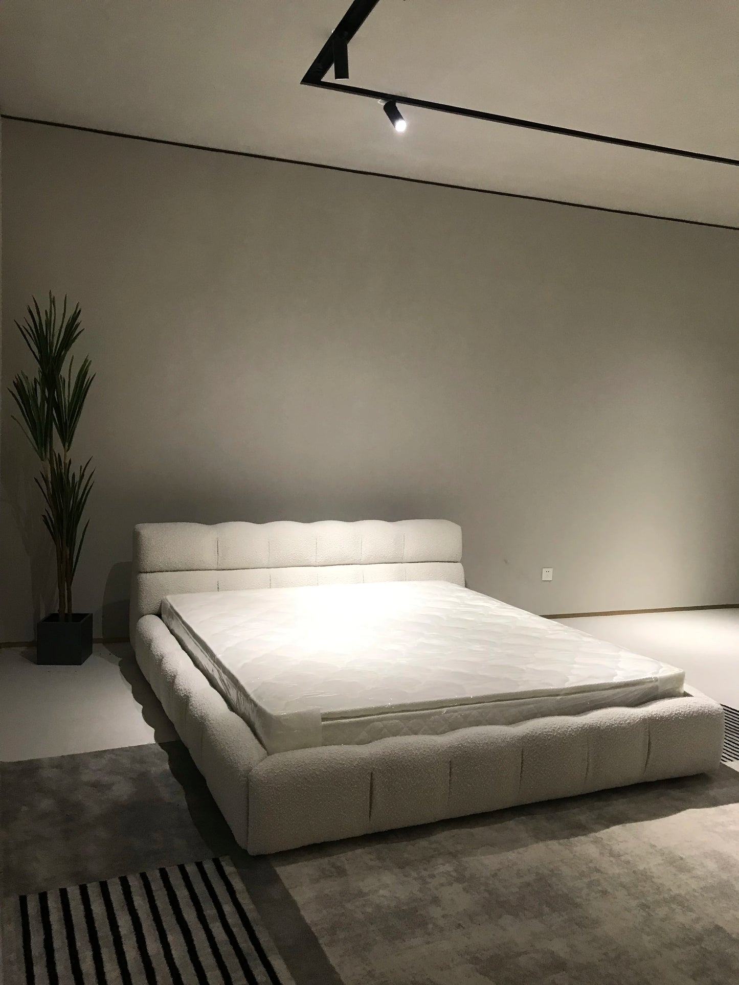 Tufted Puff Italian Simple Fabric Large Modern Design Master Bedroom Furniture Large Villa Modern Loft Bed