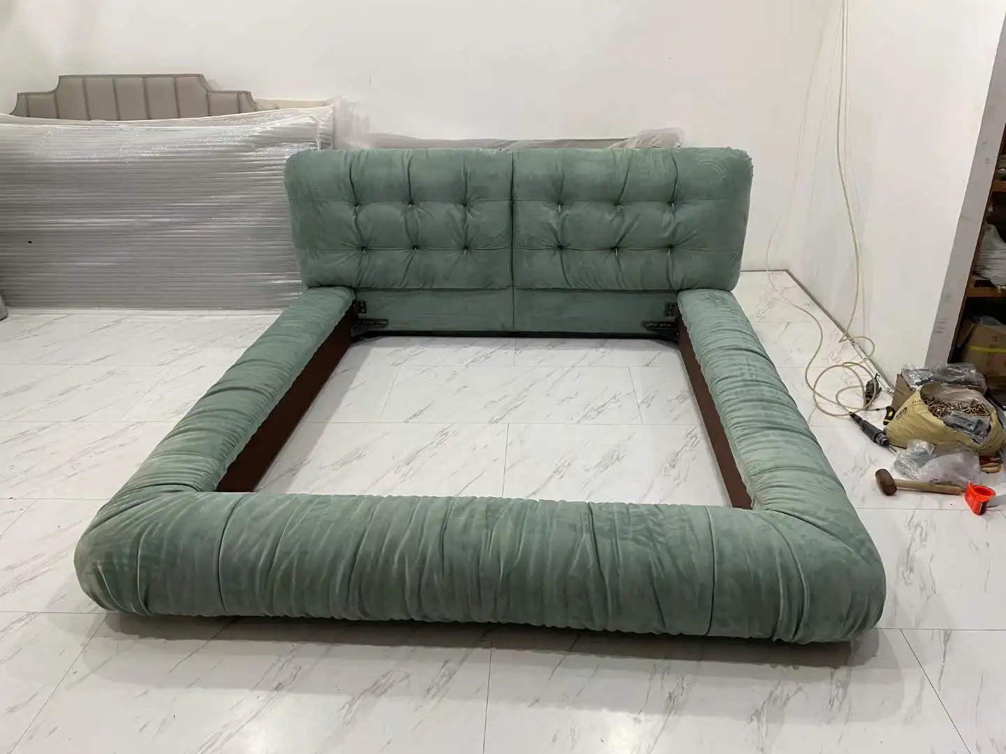 Italian Modern Double Bean Bed Fluffy Comfortable Simple Interior Villa Bedroom Cream Cloudy Room King Leather Bed