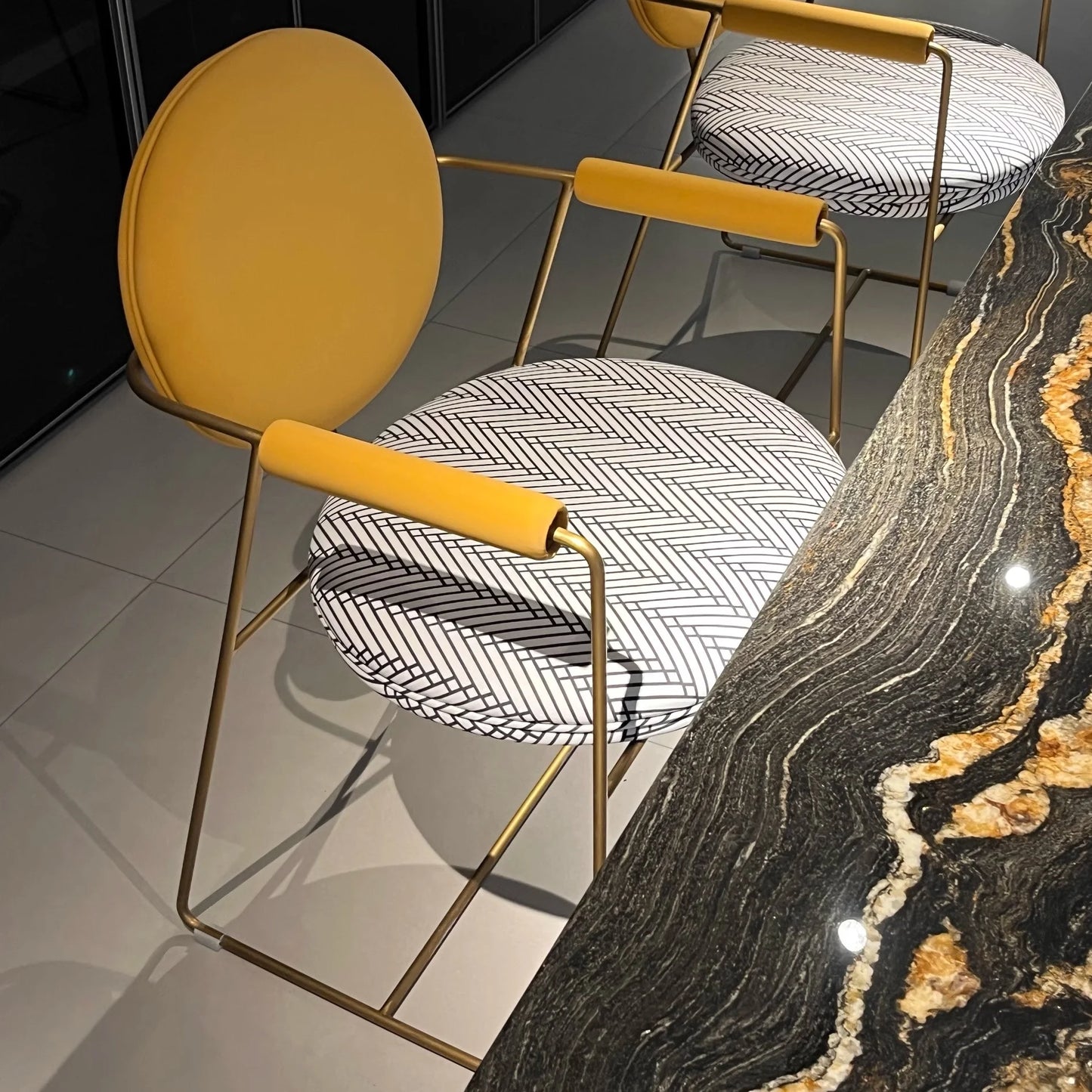 Simple high-end villa leather fabric chair hotel cafe conference chair retractable home light luxury designer dining chair