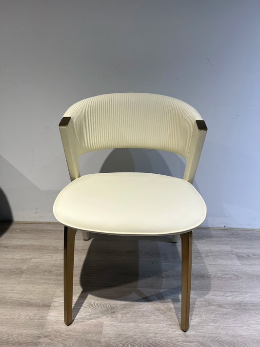 Modern Nordic luxury dining chairs with lightweight backrests, new simple design metal furniture, suitable for family restaurants and hotels