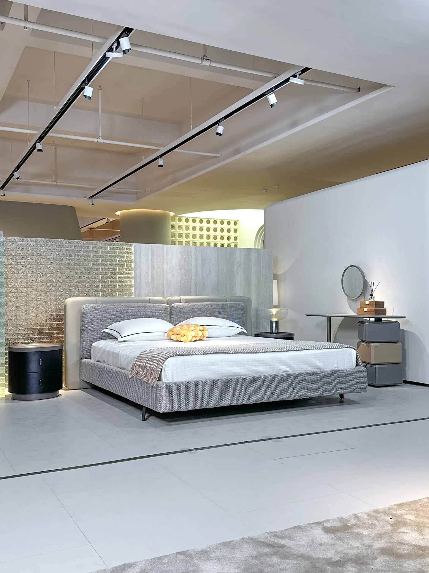 Italian solid wood bed high back simple modern style luxury modern leather soft cloth modular home bedroom double size