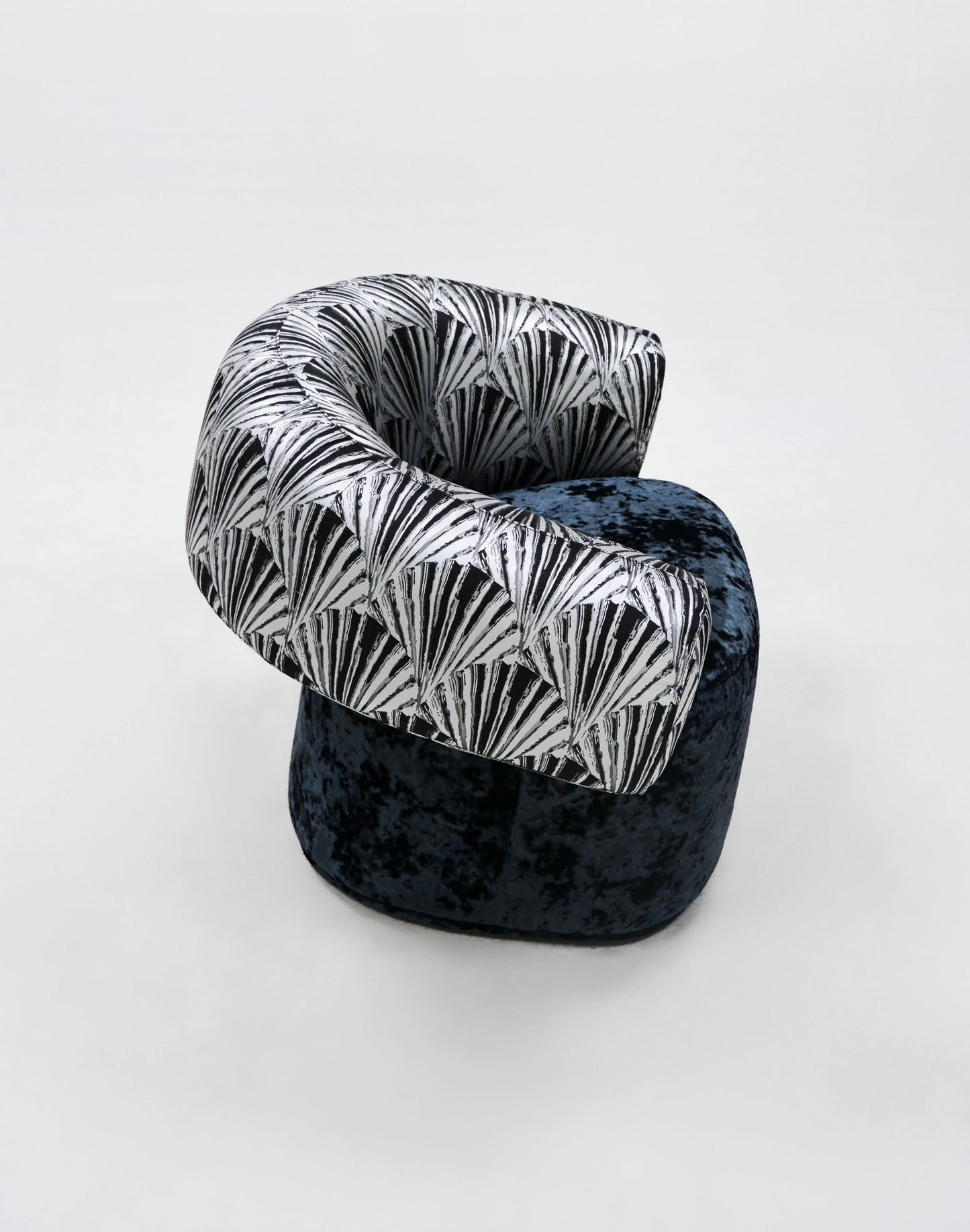 Italy luxury comfortable modular zebra stripes curved blue and white porcelain sofa luxury fabric leisure hotel villa
