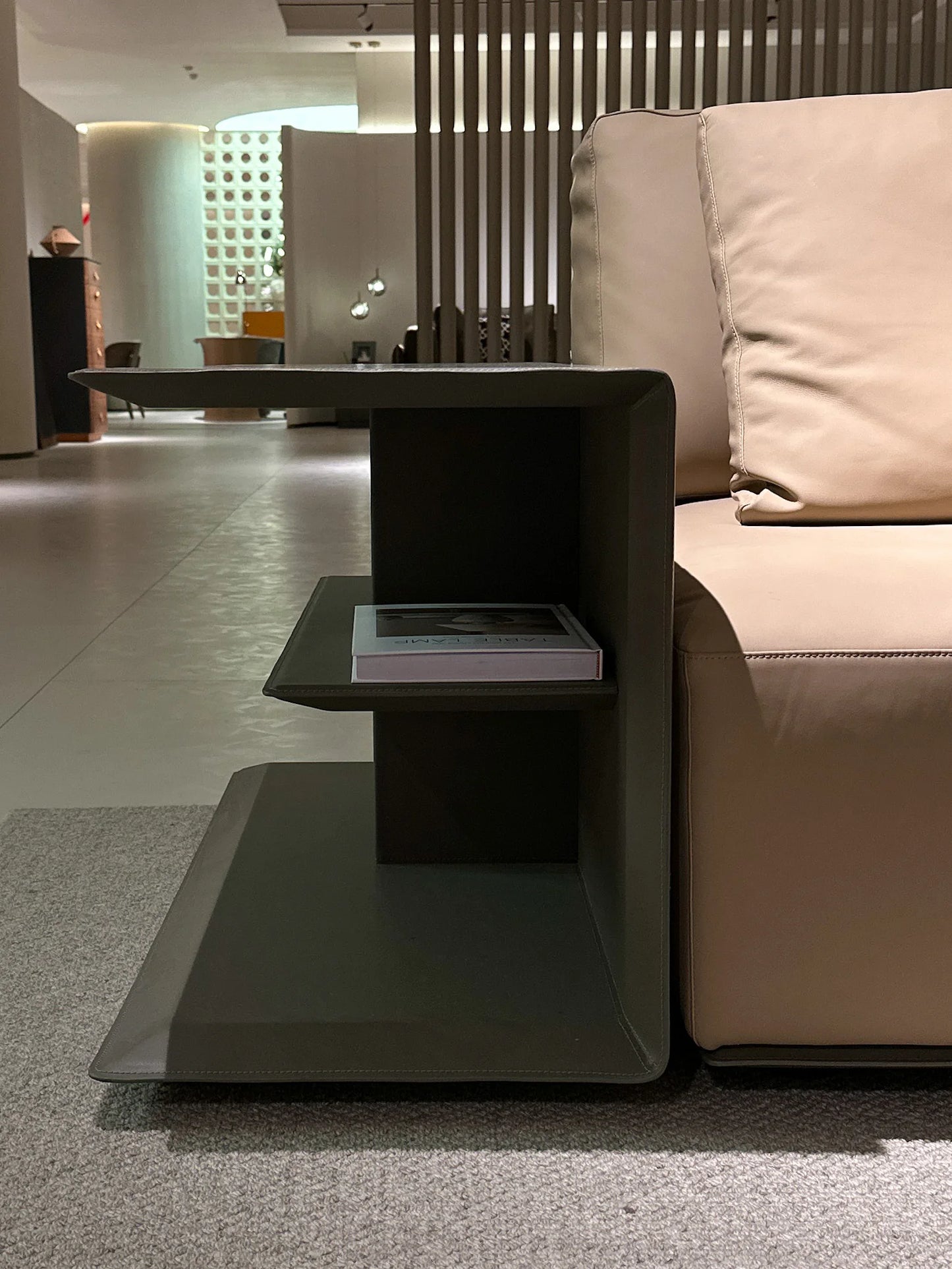 Light luxury design L-shaped large apartment living room leather combination sofa villa interior furniture Italian curved modular sofa