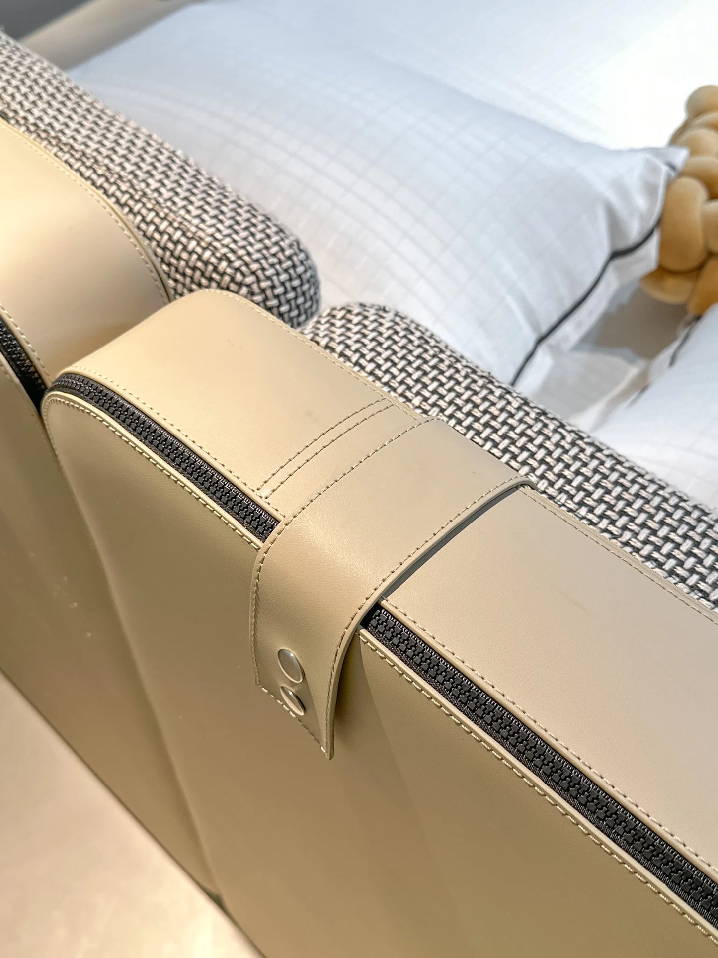Italian solid wood bed high back simple modern style luxury modern leather soft cloth modular home bedroom double size