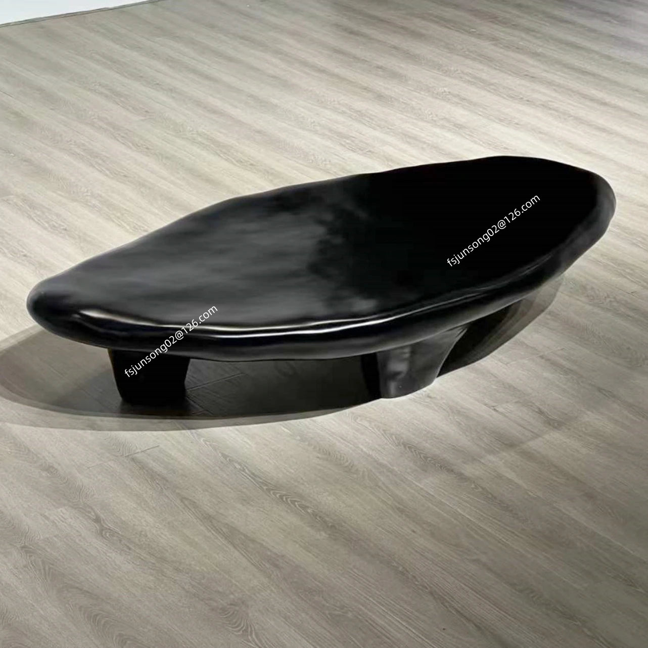 2024 Modern Nordic Design Beautiful FRP Furniture Black Pebble Low Coffee Table Wooden Oval Shape Simple Household