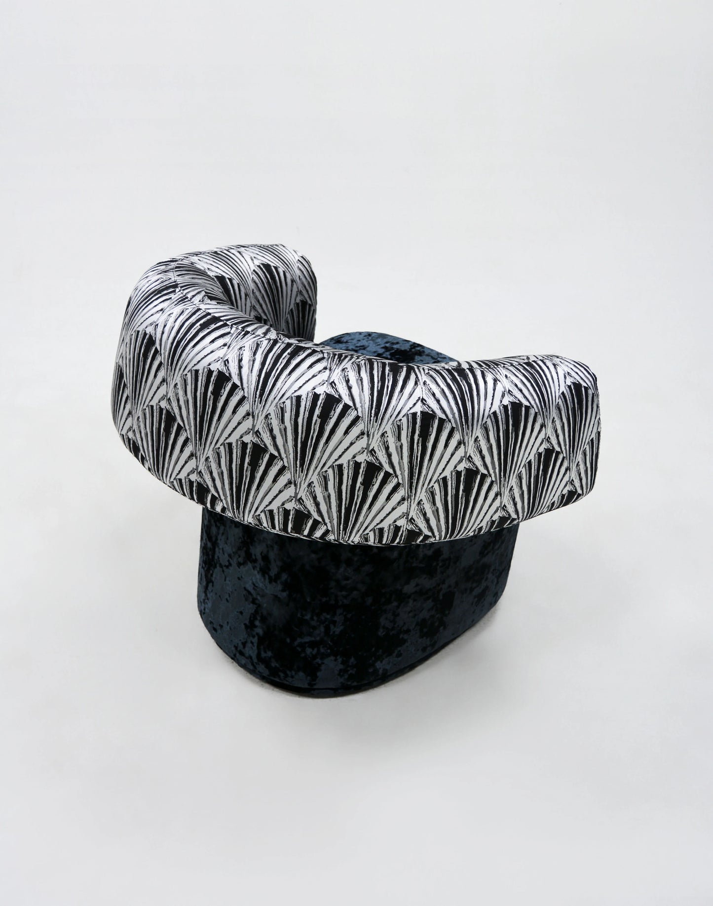 Italy luxury comfortable modular zebra stripes curved blue and white porcelain sofa luxury fabric leisure hotel villa