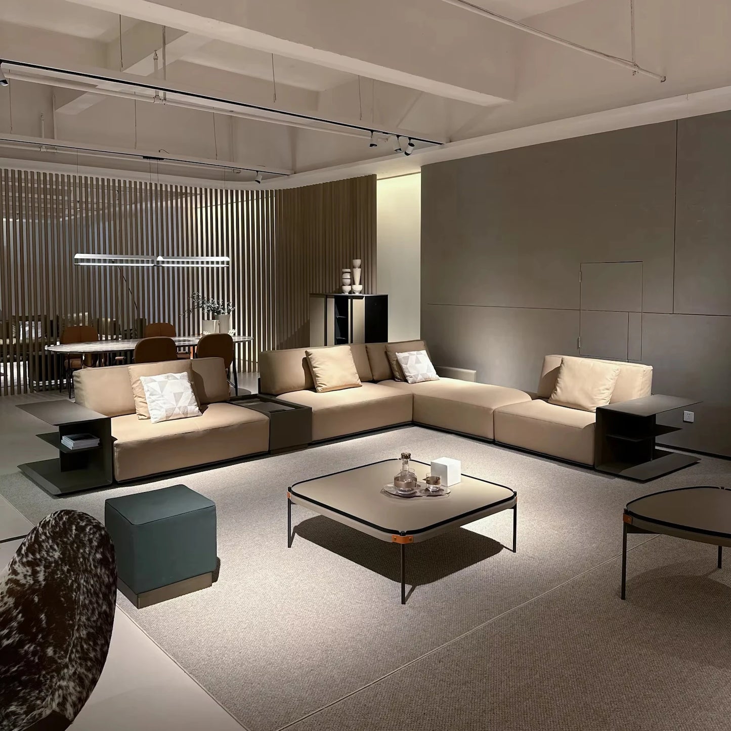 Light luxury design L-shaped large apartment living room leather combination sofa villa interior furniture Italian curved modular sofa