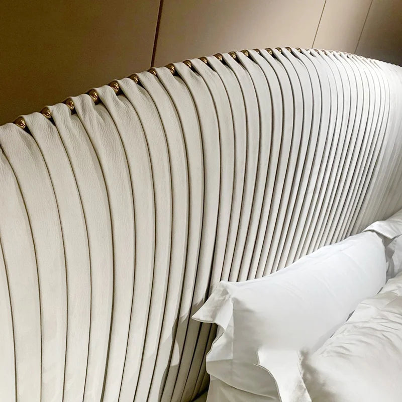 Italian luxury brand modern simple double bed high-end light luxury master bedroom bed cover buckle Italian style leather bed