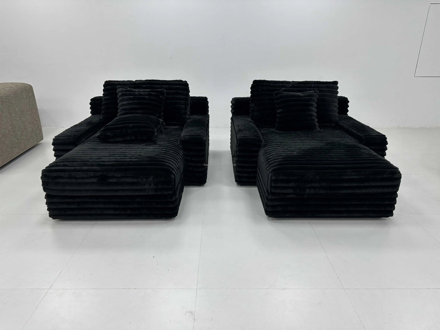 Sofa bed Leisure furniture Home interior design American sofa bed Comfortable design Fluffy material Villa home bed Studio sofa