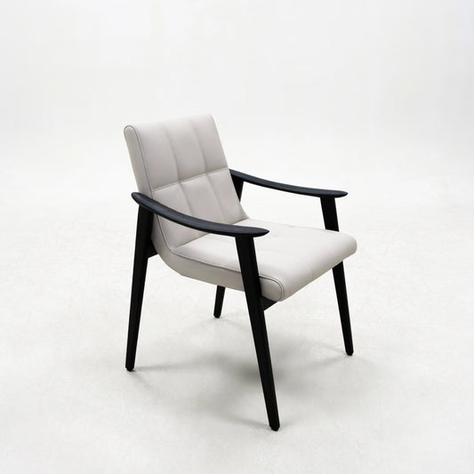 Italian modern minimalist style with leather arms, suitable for home or hotel furniture, solid wood dining chairs, suitable for apartments or villas