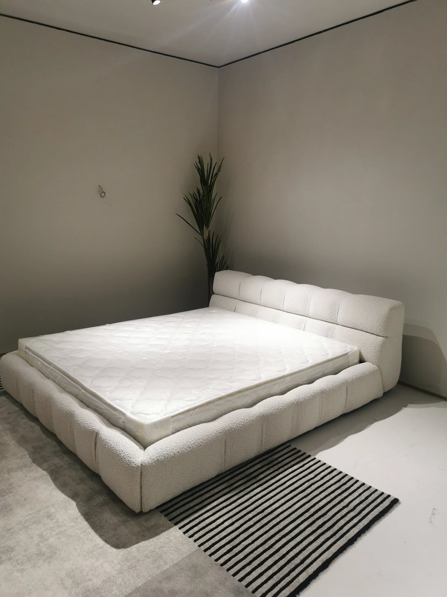 Tufted Puff Italian Simple Fabric Large Modern Design Master Bedroom Furniture Large Villa Modern Loft Bed