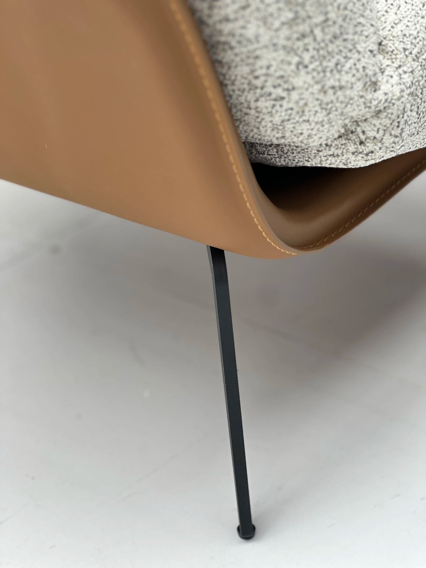 Simple Home Living Room Furniture Leisure Armchair Fabric Seat Light Luxury Design Villa Bedroom Relaxing Chair Chair