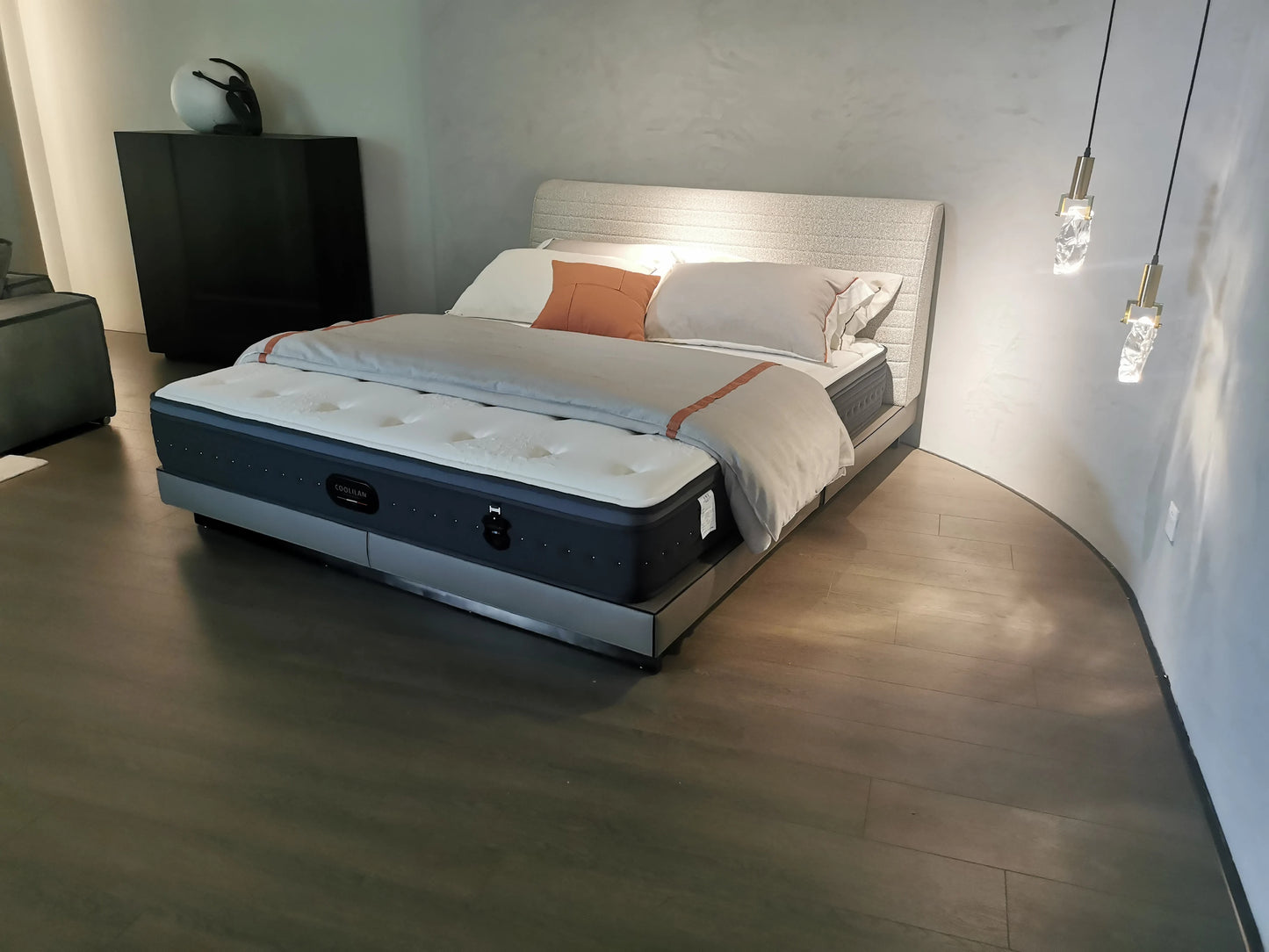 Italian Design Bedroom Furniture Fabric Material Large Deluxe Master Bedroom Wedding Bed Bedroom Full Size Bed Frame