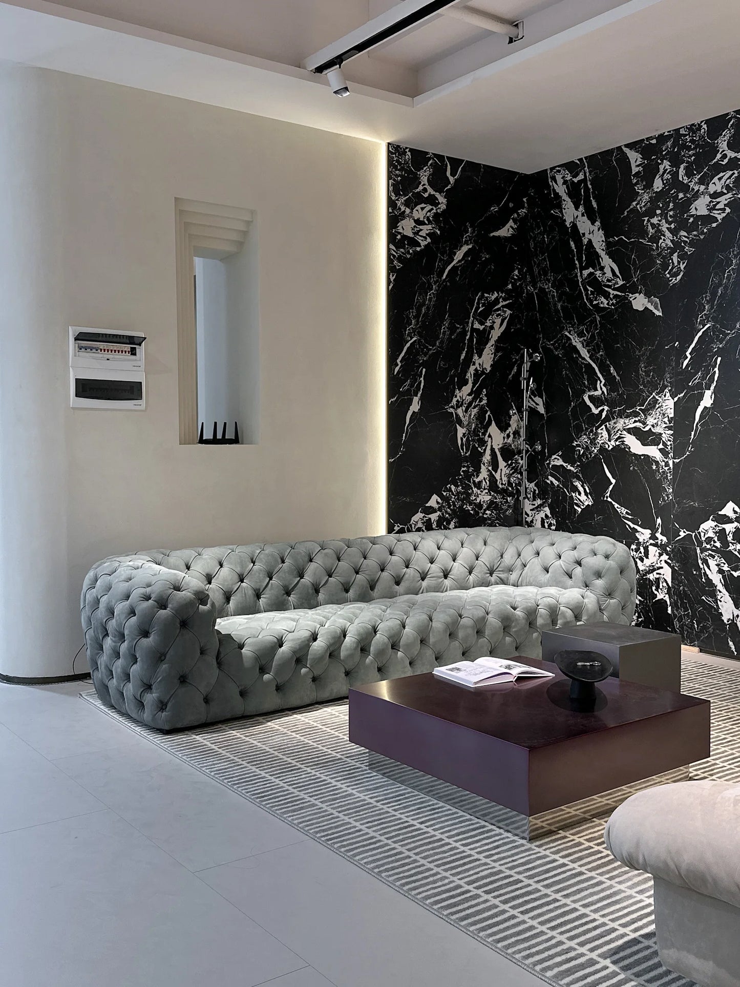 Italy Chester Moon Pull Buckle Set Luxury Accessible Modern Minimalist Design Chesterfield Velvet Fabric Sofa