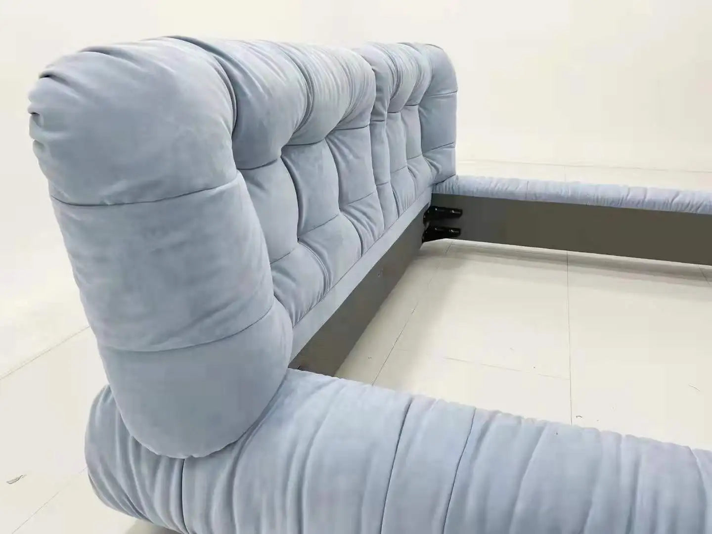Italian Modern Double Bean Bed Fluffy Comfortable Simple Interior Villa Bedroom Cream Cloudy Room King Leather Bed
