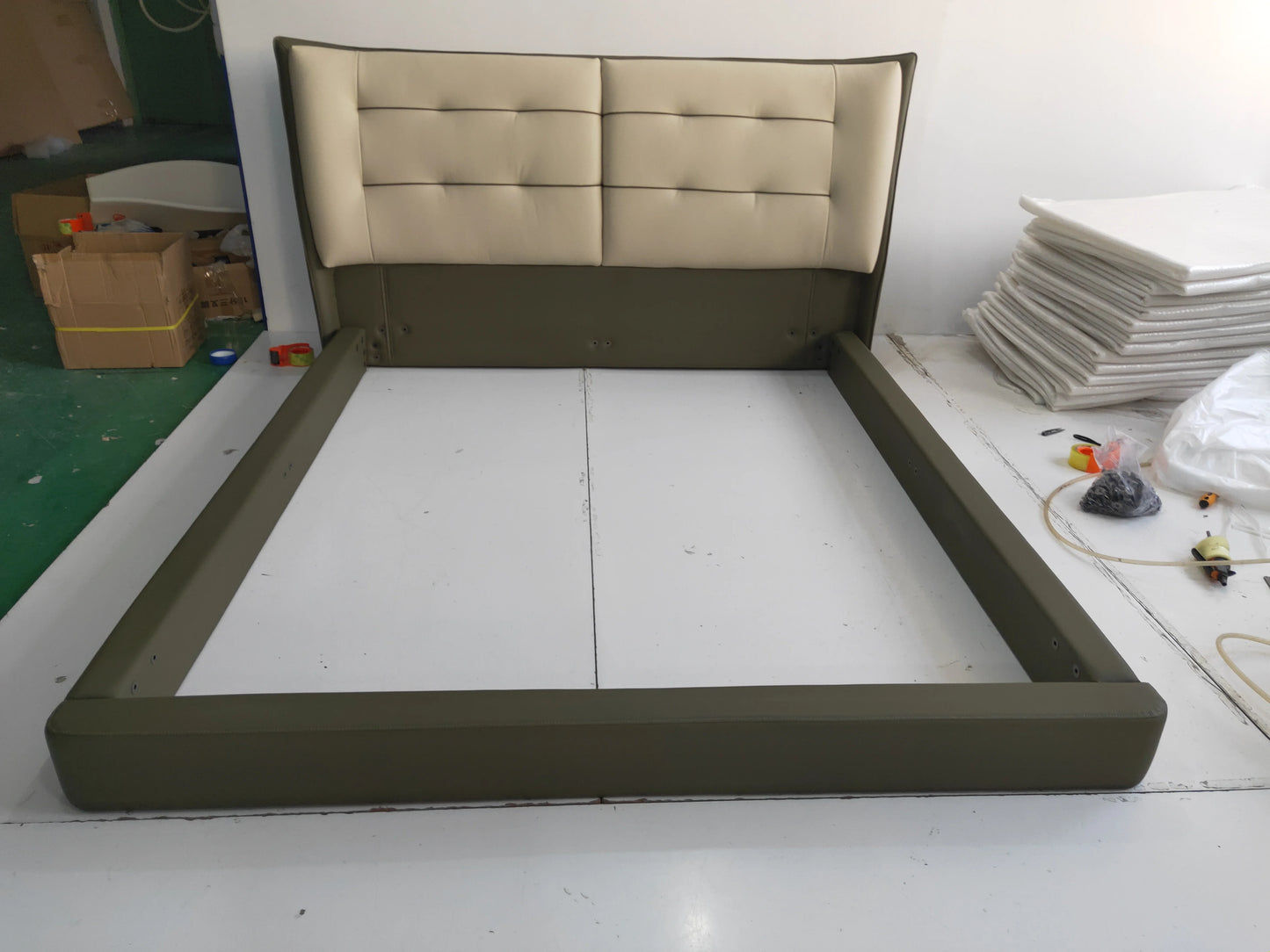 Modern Design Home Furniture Bedroom Set Extra Large Fabric Leather Bedding Villa Hotel Project Indoor Use Five Startup Beds