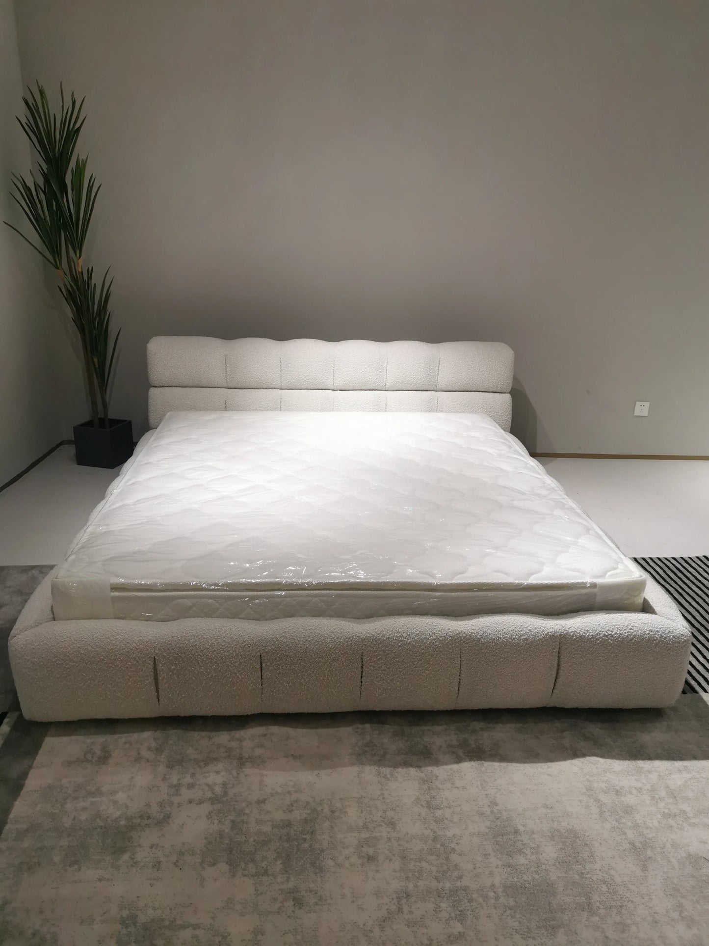 Tufted Puff Italian Simple Fabric Large Modern Design Master Bedroom Furniture Large Villa Modern Loft Bed