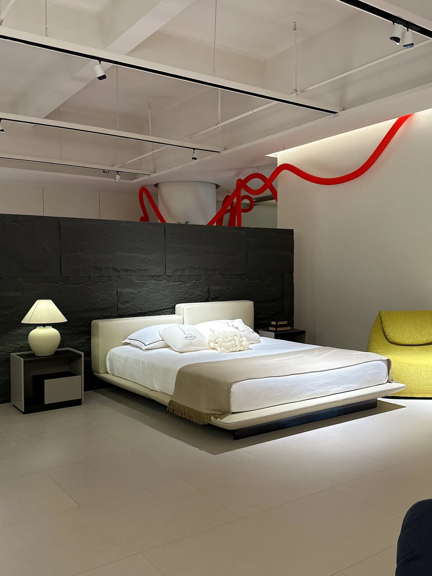 Comfortable Modern Italian Style Leather Double Bed Bedroom High Low Tofu Design Home Fabric Furniture