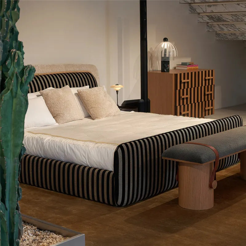 1.8 meters double bed Italian minimalist design soft cotton and linen fabric modern master bedroom villa king bed