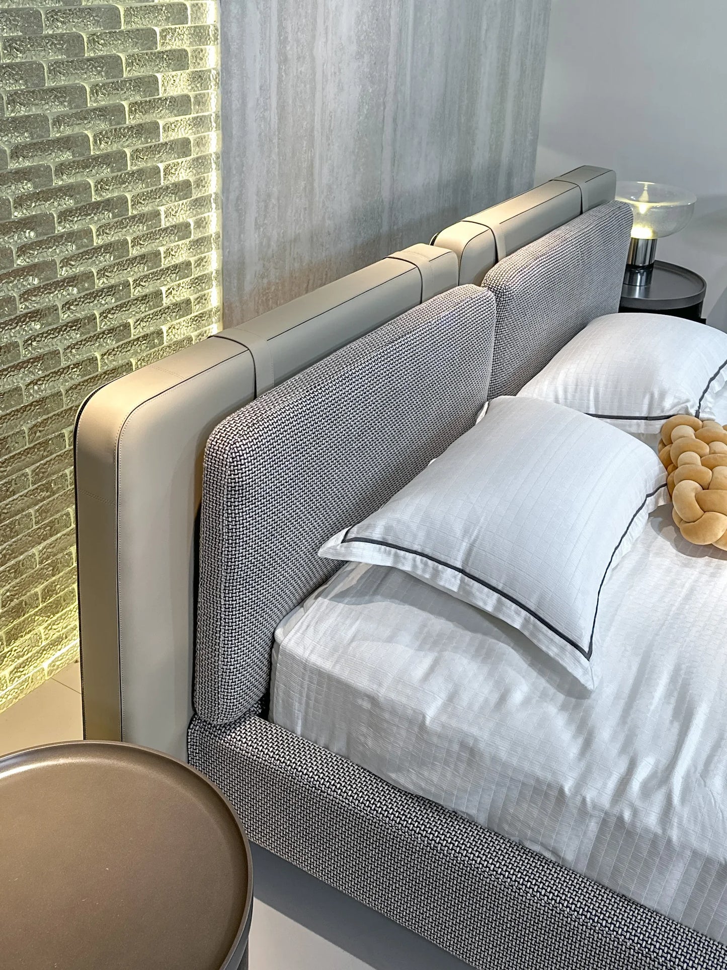 Italian solid wood bed high back simple modern style luxury modern leather soft cloth modular home bedroom double size