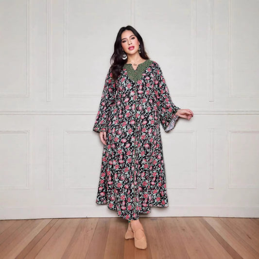 The real shot will be in the summer of 2025. The new V-neck color is thin, literary and retro vacation dress is 125kg, and the extra-long robe is available.
