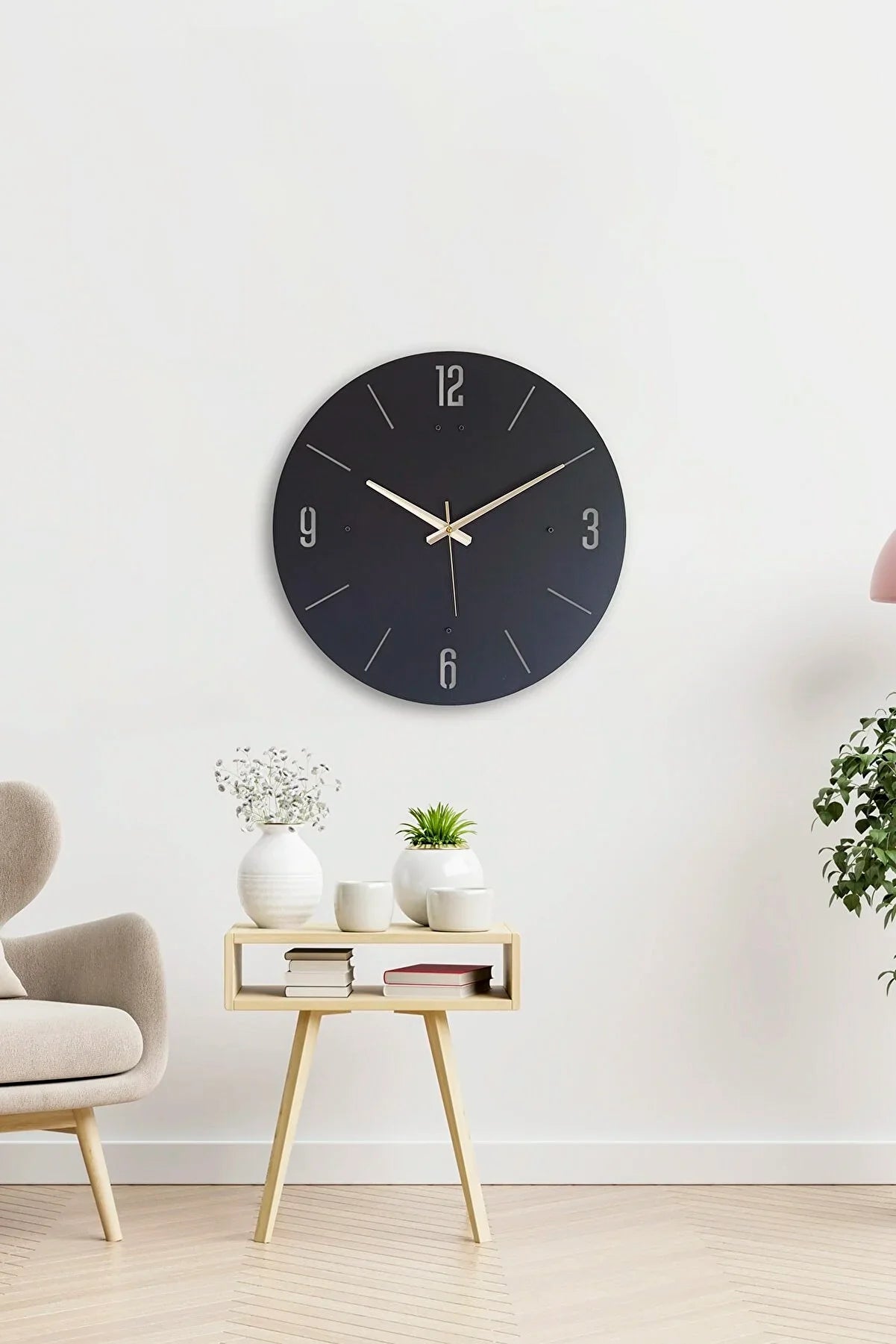 Elegant and Simple Wall Clock