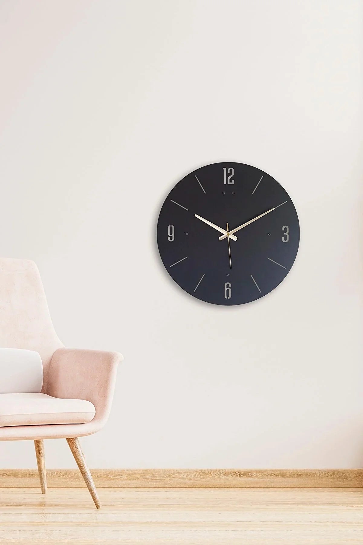 Elegant and Simple Wall Clock